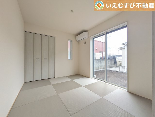 BLOOMING GARDEN　深谷市上柴町西1丁目の和室|すぐ横になれる和室は、みんながほっと一息つける空間
ちょっとした休憩や来客時、お子様のお世話にも大活躍しそうですね♪