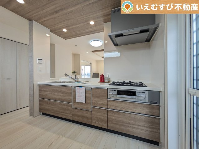 BLOOMING GARDEN　深谷市上柴町西1丁目のキッチン|食器洗乾燥機付で忙しいママをサポート
洗い物時間が短縮できて、その分家族や自分の時間が増えますね♪