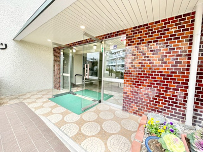 【エントランス】 | 関大前スカイハイツA棟 | サイトに掲載されていない箇所の写真、撮影してお届けさせて頂きます！気になる物件で、見たい部分の画像が無い場合は、弊社スタッフまでご連絡下さいませ。お客様の気になる箇所を、カメラにて撮影して参ります！