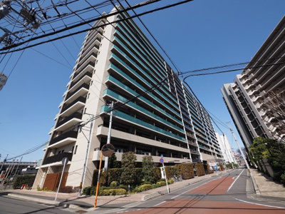 【構造・工法・仕様】 | ＴＨＥパームス相模原パークブライティア | ＲＣ造は、鉄筋とコンクリートを一体化させた構造材を柱や梁などに用いる構造です。耐震性や耐久性にすぐれています。