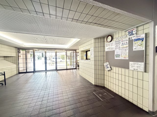 モアステージ綾瀬のエントランス