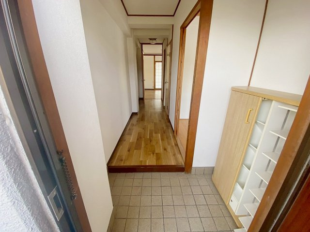 松本ビルの玄関