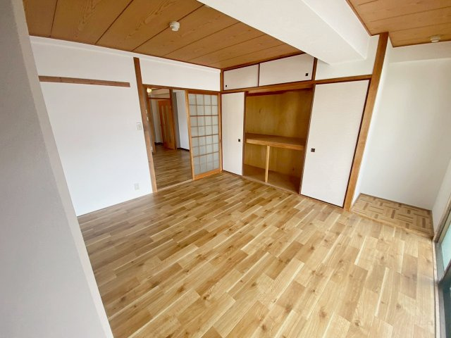 松本ビルの洋室