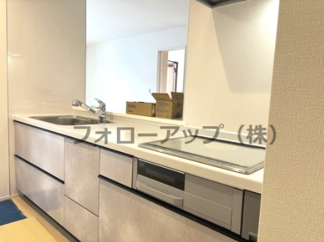 リーブルガーデン精華町菅井西ノ辻町のキッチン|コンパクトなキッチンで掃除もラクラク
