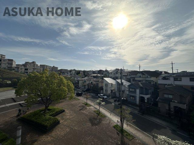  レックス横浜上大岡のバルコニー|広くワイドなスペースになっているので、一度にたくさんの洗濯物が干せそうですね