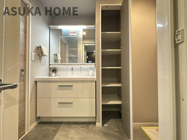  レックス横浜上大岡の居間・リビング|ゆとりのあるダイニングスペースになっているので大きなテーブルで囲む食事の時間も楽しめそうですね。