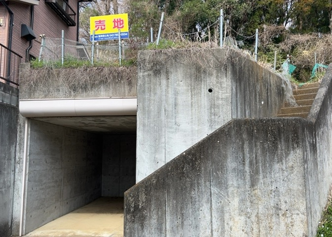 【外観】 | 家を建てる前提で土地を探している場合、地盤の丈夫さは譲れない条件の一つです。地盤が脆弱だと追加工事が必要となります。また、過去に地盤沈下や液状化現象を起こした土地は、できるだけ避けた方がいいでしょう。