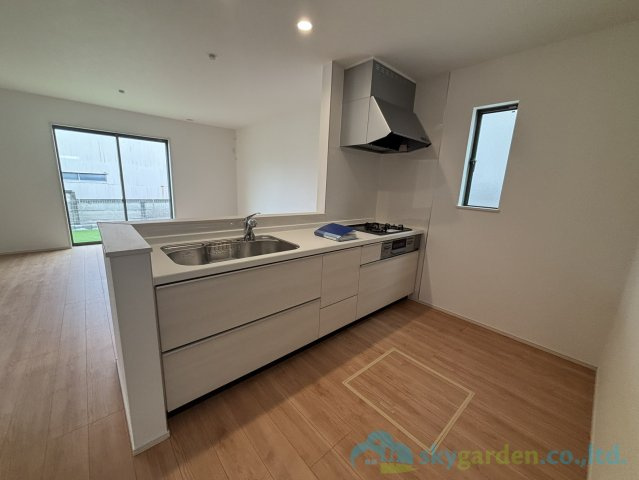 平塚市豊田宮下　全２棟B号棟のキッチン