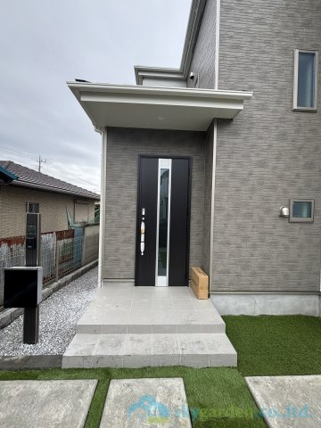 平塚市豊田宮下　全２棟B号棟の玄関