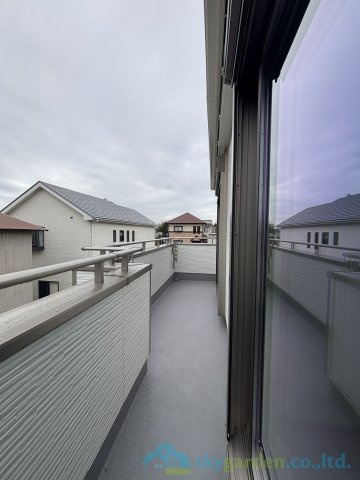 平塚市豊田宮下　全２棟B号棟のバルコニー