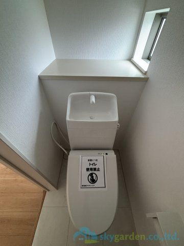 平塚市豊田宮下　全２棟B号棟のトイレ