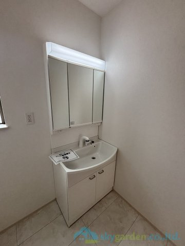 平塚市豊田宮下　全２棟B号棟の独立洗面台