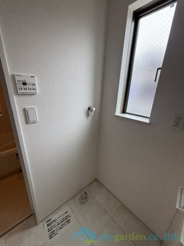 平塚市豊田宮下　全２棟B号棟のランドリースペース