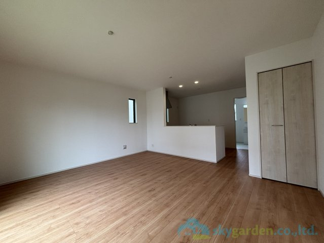 平塚市豊田宮下　全２棟B号棟の居間・リビング