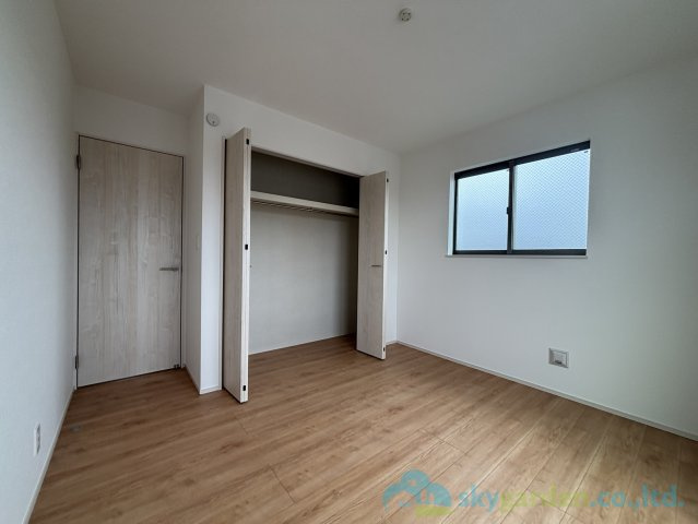 平塚市豊田宮下　全２棟B号棟の洋室