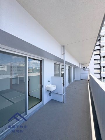 アンピール空港南のバルコニー