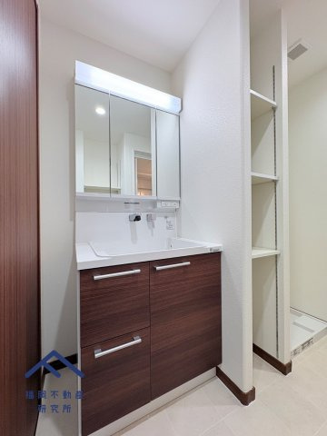 アンピール空港南の独立洗面台