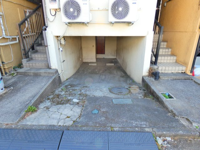 【駐車場】
