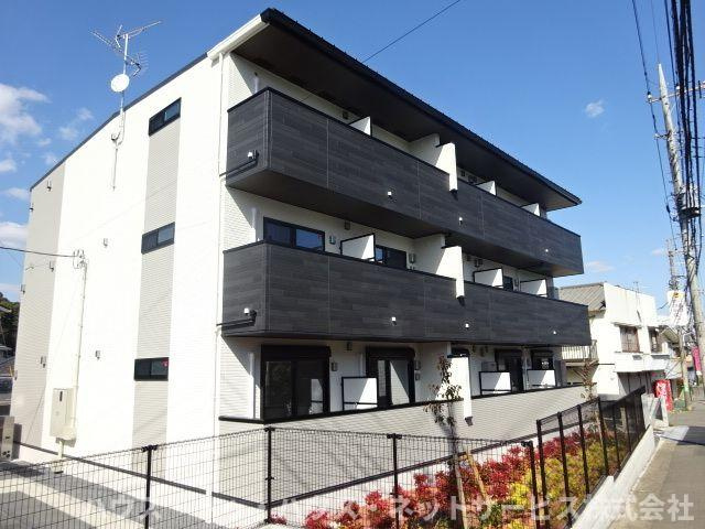 シャイニーの外観