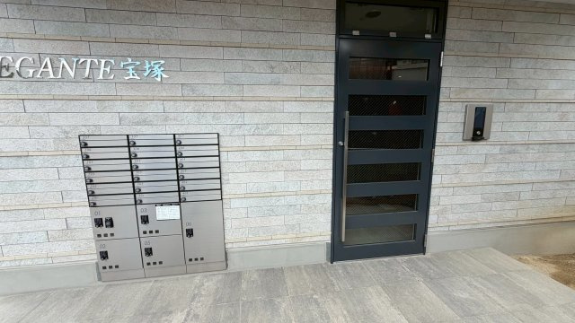 ELEGANTE宝塚のエントランス