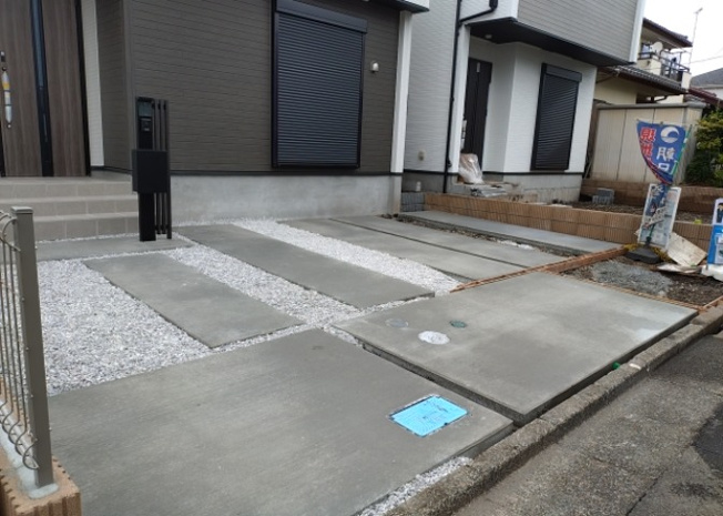 【駐車場】 | 駐車場と明記されていても、最小スペースでつくられた駐車場だと大型車は駐車できなかったり、出入りしにくくなったりする可能性があります。お車のサイズと購入したい物件の駐車場のサイズを現地で確認しましょう。