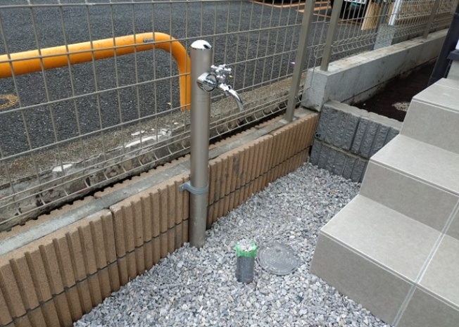 【設備】 | 敷地内には、散水栓や立水栓があります。水道水を直接利用できるため、水を運ぶ手間を省くことが出来ます。大量の水を必要とする洗車作業や清掃などに役立ちます。その他設備とあわせて、現地でご確認ください。