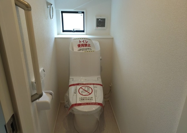 【トイレ】 | トイレは大きさや形、機能、抗菌性などが異なる多種多彩なタイプが各メーカーから出ています。それぞれに良さがあるため、事前にどういったタイプのトイレがいいのかをご家庭内で決めて、内見に行くといいでしょう。