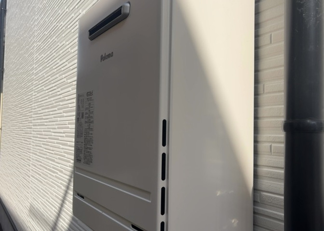 【発電・温水設備】 | 省エネ給湯器とは従来型の給湯器より熱効率が高く、少ない燃料でたくさんのお湯を沸かすことが出来る高効率な給湯器のことを指します。また、省エネ給湯器には種類があり、利便性や効果なども様々です。