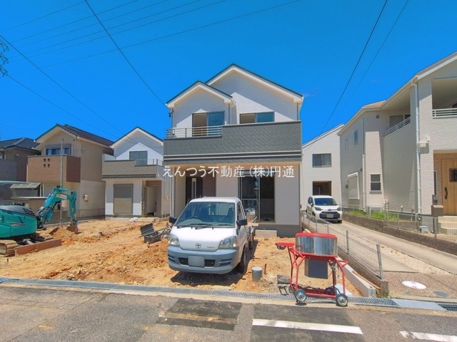 ハートフルタウン東長根町の前面道路含む現地写真