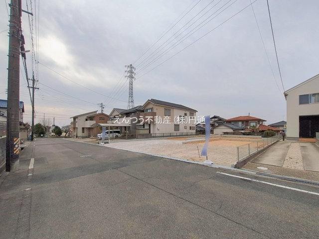 ハートフルタウン東長根町の前面道路含む現地写真