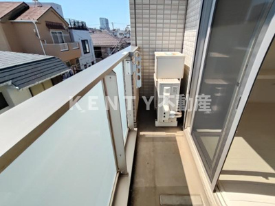 【バルコニー】 | East AvenueB | 広々としたバルコニーです