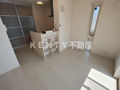 【洋室】 | East AvenueB | 個人の部屋や寝室として使える洋室です