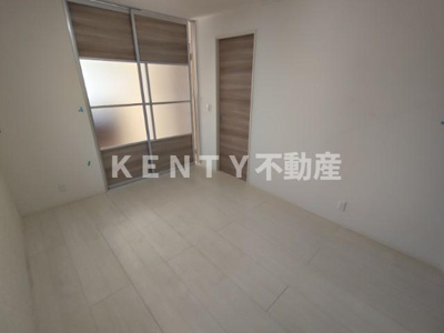 【寝室】 | East AvenueB | 使い勝手のいい寝室です