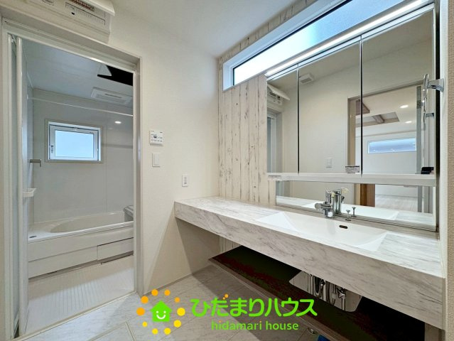 宮代町学園台1丁目　新築一戸建ての独立洗面台|清潔感のある洗面スペース。憧れの造作の洗面台です♪
