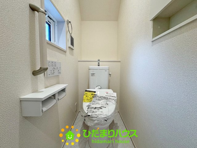 宮代町学園台1丁目　新築一戸建てのトイレ|収納力もある明るいお手洗い！