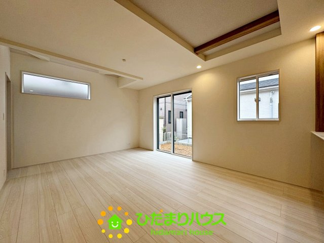 宮代町学園台1丁目　新築一戸建ての居間・リビング|開放感をぜひ現地でご体感ください！