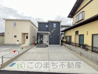 【駐車場】 | Livele Garden.S　第6下野小金井 | 横並びに2台駐車可能♪コンクリート舗装された駐車場は雨の時も水たまりにならずに便利です♪
