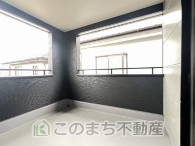 【バルコニー】 | Livele Garden.S　第6下野小金井 | 雨の日も安心のインナーバルコニー♪広々としており沢山のお洗濯も一度に外干し可能です♪
