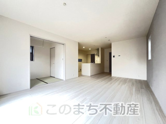 【居間・リビング】 | Livele Garden.S　第6下野小金井 | 開放感のある大きなリビング♪陽の光がご家族の団らんを明るく照らします♪
