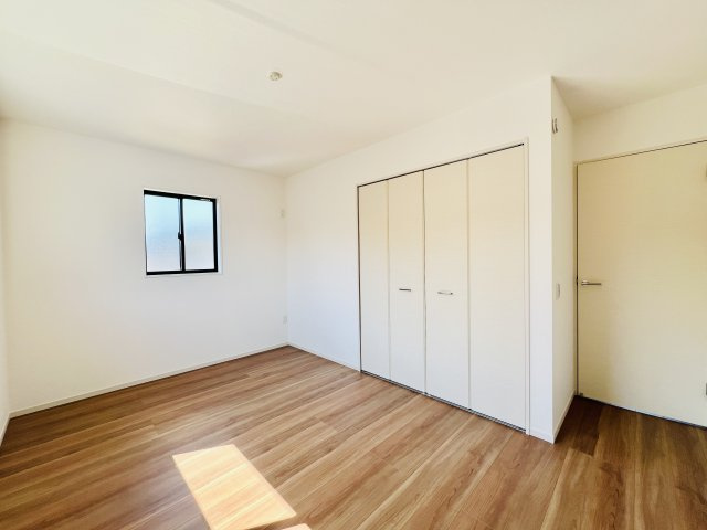 伊勢崎市今泉町の洋室|お子様の一人部屋デビューにも最適♪