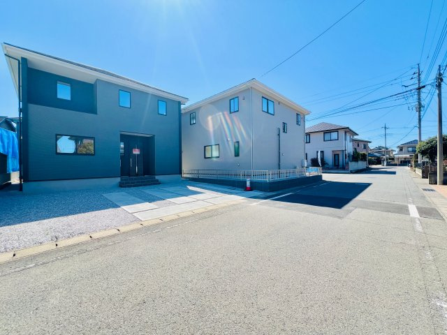 伊勢崎市今泉町の前面道路含む現地写真|閑静な住宅街で駐車も焦らずに◎