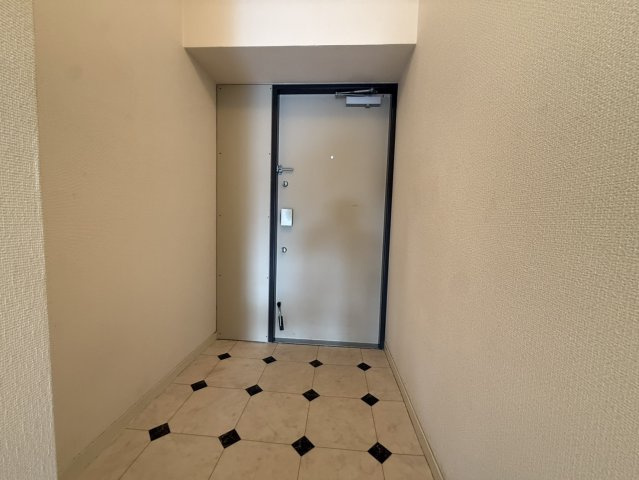 室町スカイハイツの玄関