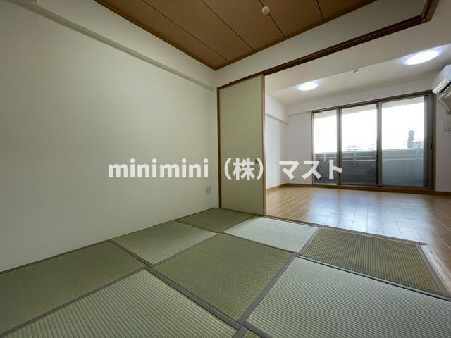 クラウンハイム西田辺の和室