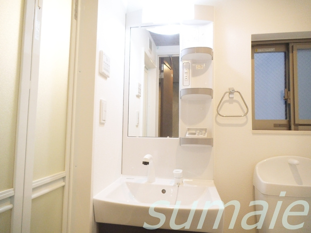 コローナ赤羽の洗面所|独立洗面台です