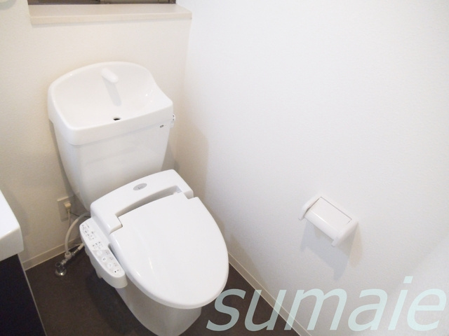 コローナ赤羽のトイレ|暖房便座です♪