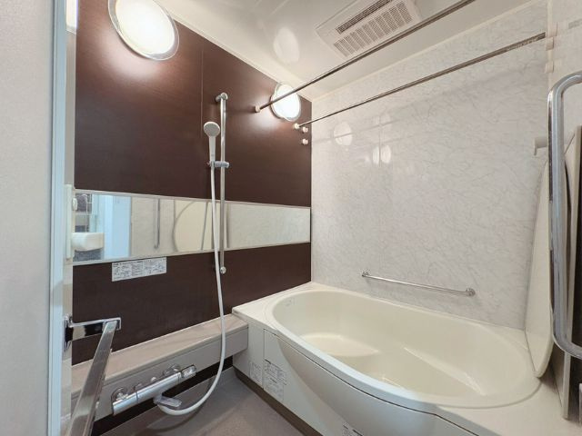 アンビシャス新八柱の浴室