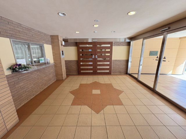 アンビシャス新八柱のエントランス