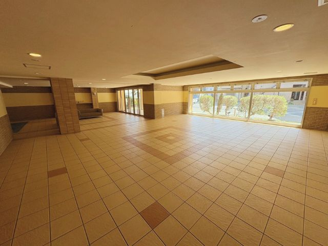 アンビシャス新八柱のロビー