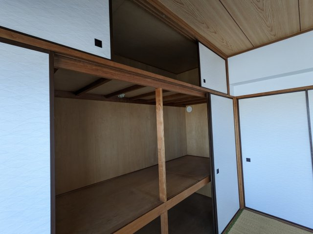 久里浜3丁目共同住宅の収納|収納豊富です