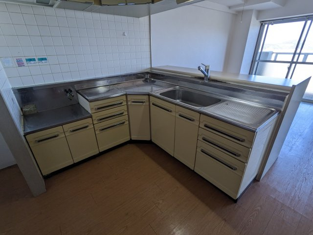 久里浜3丁目共同住宅のキッチン|キッチンでお料理をお楽しみください